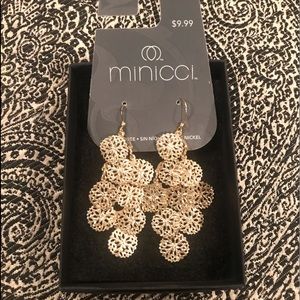 Light weight earrings